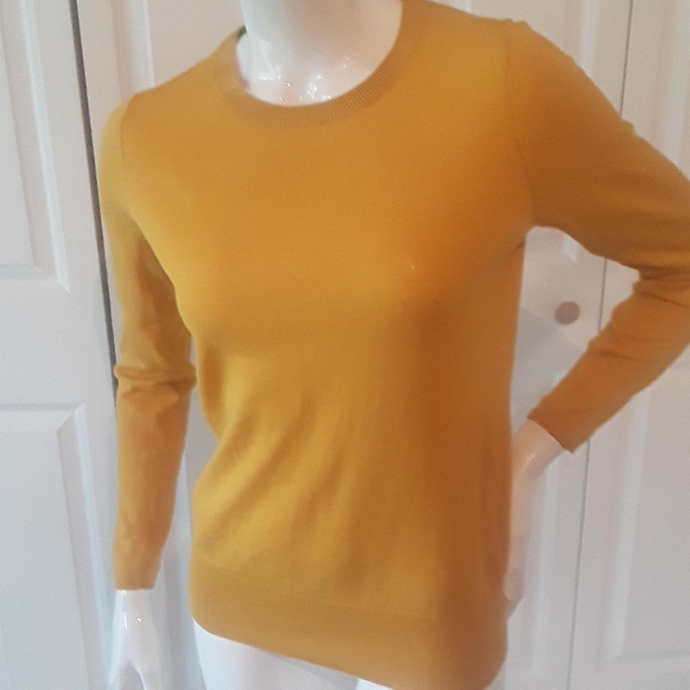 Long sleeve light weight sweater